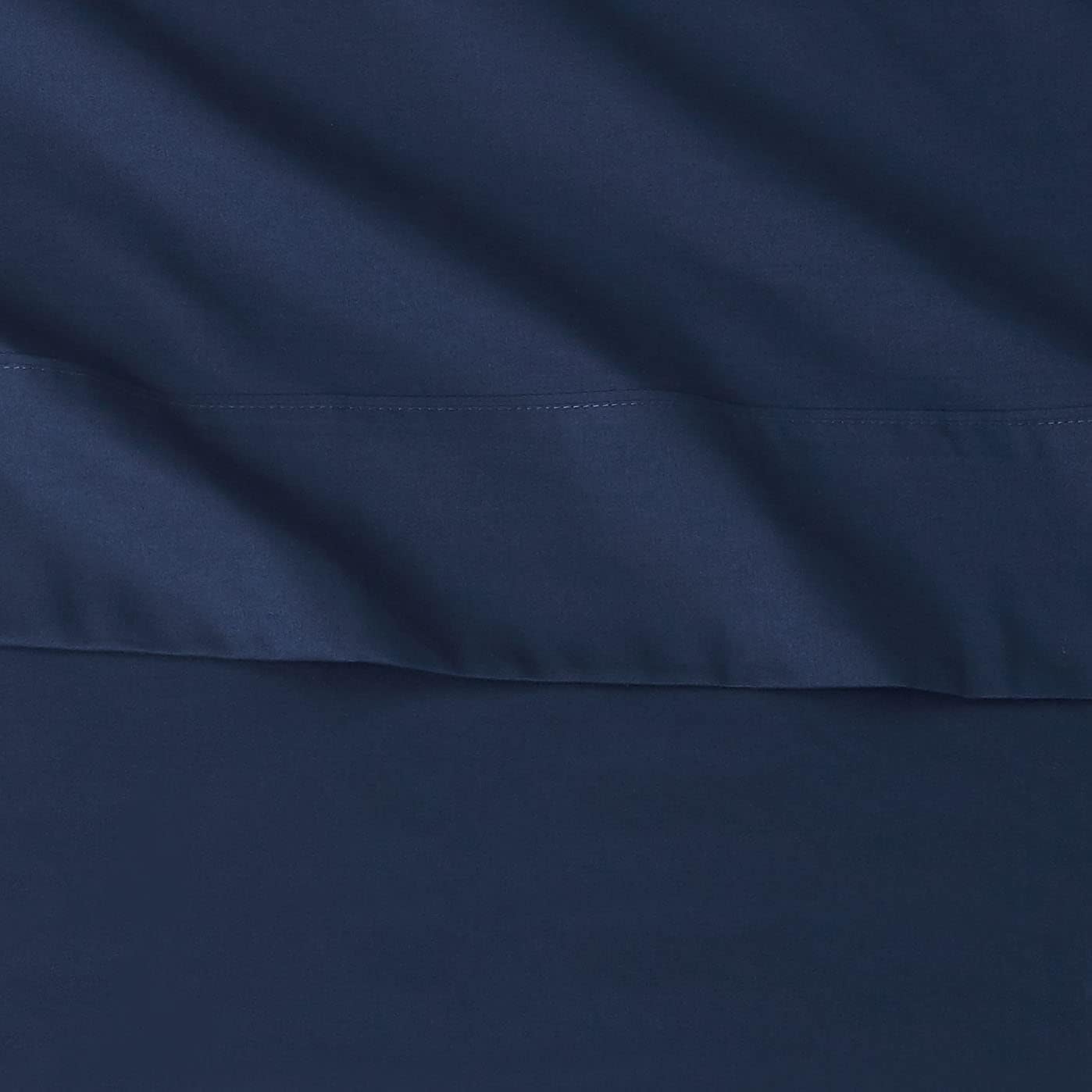 Amazon Basics Leichtes, superweiches, pflegeleichtes, knitterfreies 3-teiliges Bettwäsche-Set aus Mikrofaser, mit 35,6 cm tiefen Taschen, Doppelbettgröße, Marineblau, einfarbig, Kinder-, Herren- und