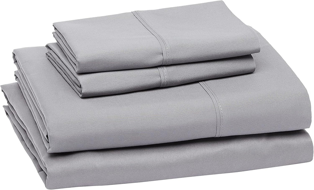 Amazon Basics Leichtes, superweiches, knitterfreies Luxus-Bettwäsche-Set aus Mikrofaser, 4-teilig, mit 35,6 cm tiefen Taschen, dunkelgrau, einfarbig
